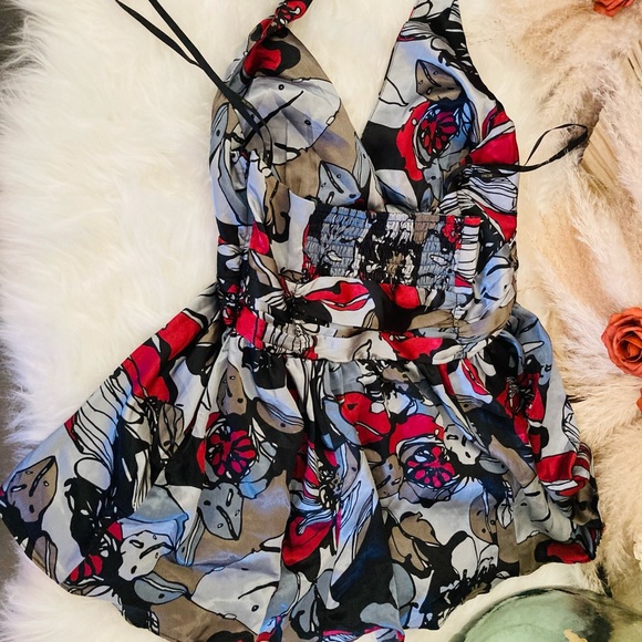 Size small BCBG MAXAZRIA women’s halter top - Picture 3 of 6